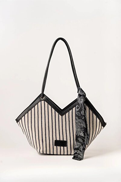 212 حقيبة نسائية بحزام كتف بسحاب وتفاصيل وشاح