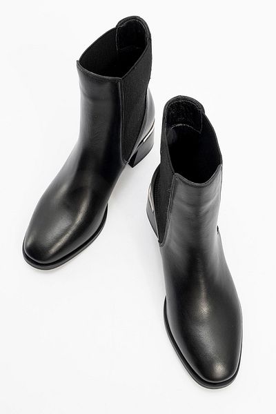 LuviShoes حذاء تشيلسي نسائي من الجلد الطبيعي باللون الأسود من NEIVA