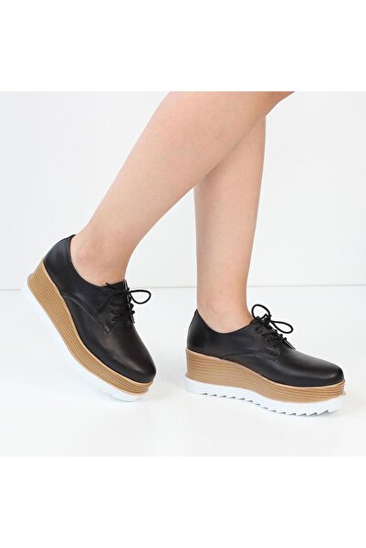 Celal Gültekin Kadın Siyah Bağcıklı Dolgu Topuklu Deri Ayakkabı
