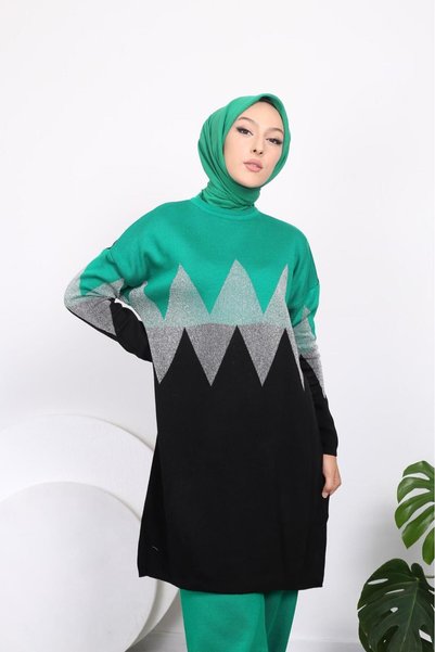 FATELLA Tunica de damă modestă, cu model, cu șliț lateral, din tricot cu sclipiri.
