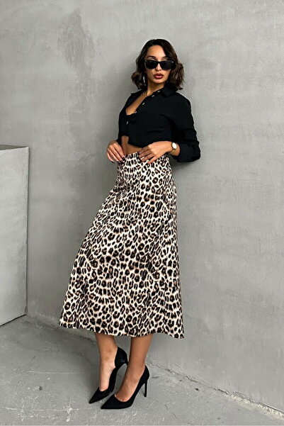 Caddebostan Moda Κομψή φούστα με σχέδιο λεοπάρ, σατέν, μήκους μίντι, με σκίσιμο