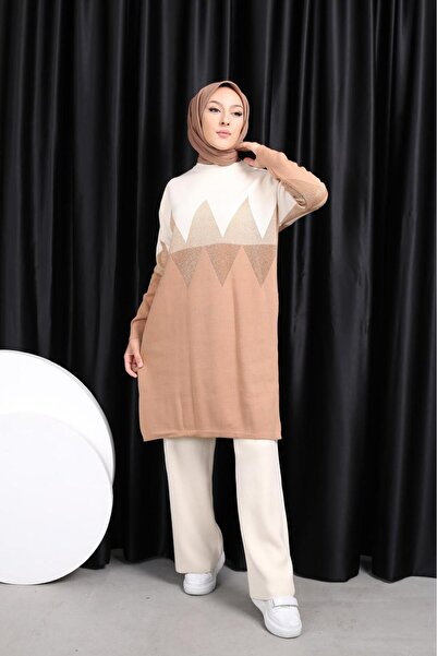 FATELLA KADIN MODEST KENDİNDEN DESENLİ YANDAN YIRTMAÇLI SİMLİ TRİKO TUNİK