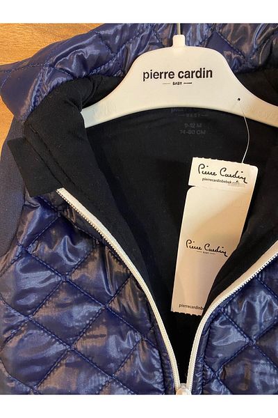 Pierre Cardin Ватиран бебешки елек с цип и изправена яка - Предлага се в 1 размер Large -