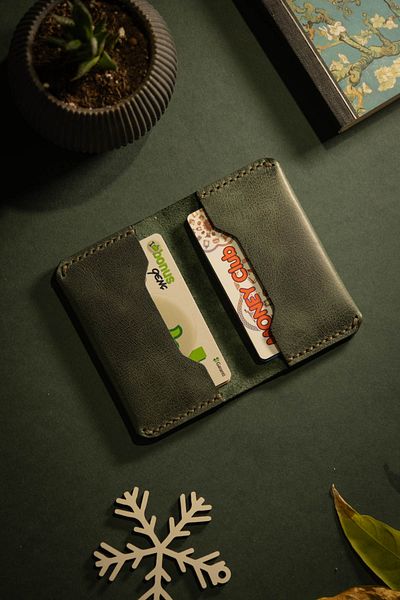 minimal X design Унисекс сгъваема поставка за карти Ocean Green от естествена кожа