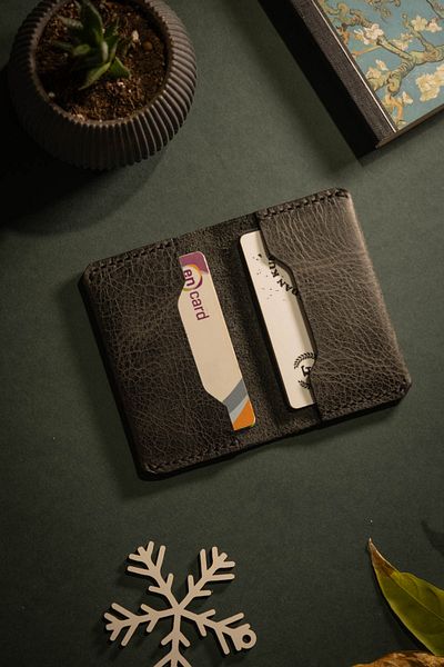 minimal X design حامل بطاقات الحد الأدنى X Fold - أنثراسايت - جلد حقيقي وصناعة يدوية - تصميم أنيق وخفيف الوزن