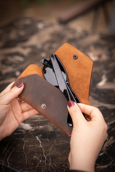 minimal X design حافظة نظارات Taba Minimal X - جلد حقيقي وصناعة يدوية