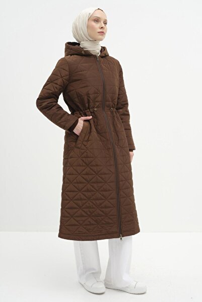 Tuğba Kapüşonlu Altıgen Desenli Kapitone Kaban - Kahve