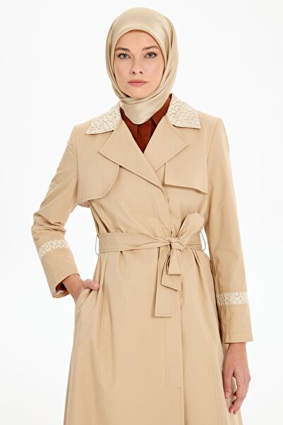 Tuğba Dantel Garnili Kuşaklı Trençkot - Bej