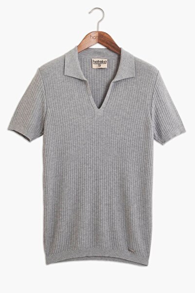 hateko Світло-сіра трикотажна футболка з V-подібним коміром