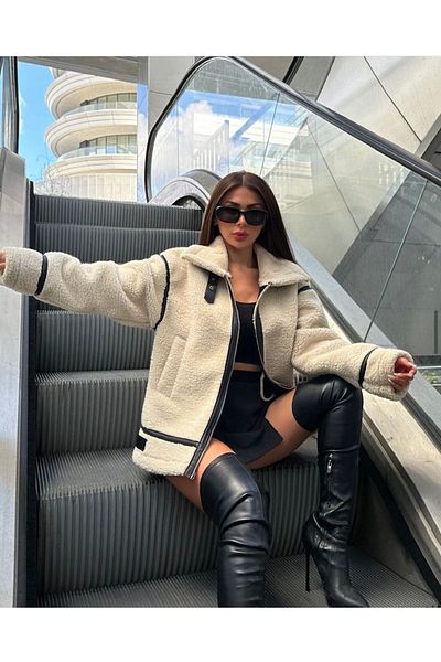 Çnru PALAC DE PLUS BIKER LA MODELUL CUNOSCUTEI MARCI DE BLANĂ