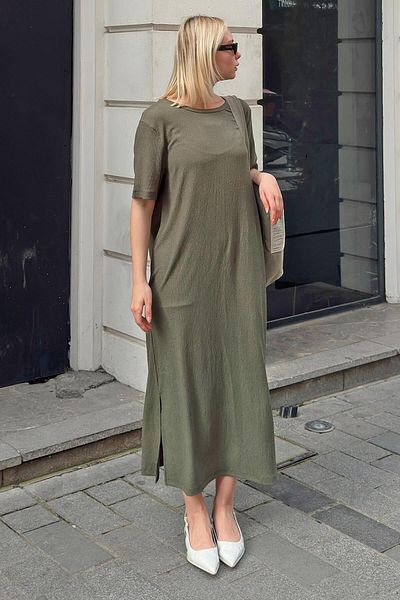 Swist Khakifarbenes Wickel-Midikleid mit Rundhalsausschnitt und Schlitz für Damen