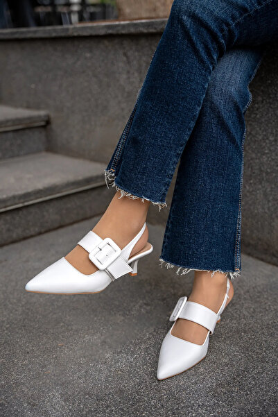 LAMİNTA Doby Beyaz Kalın Sivri Burun Kemer Bağlı Toka Detaylı Kadın Topuklu Ayakkabı