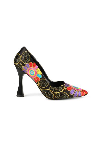 Akka Shoes Women's Pointed Toe Embroidery Detail Heeled Shoes