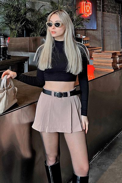 Swist Nerzfarbener Plissee-Minirock für Damen mit Gürtel und Shorts