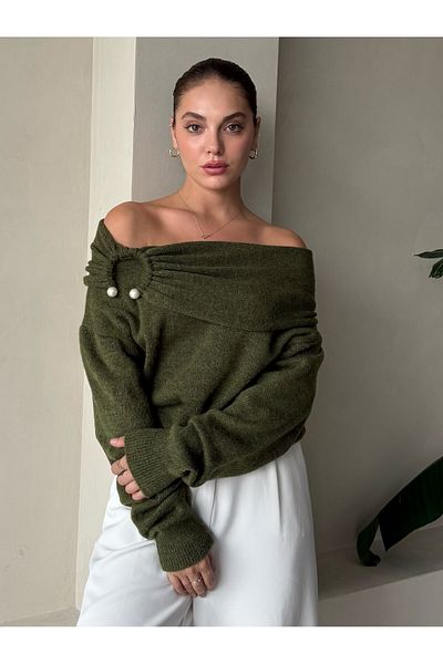 Laluvia Khaki gyöngycsatos kiegészítő Madonna galléros pulóver - 4400