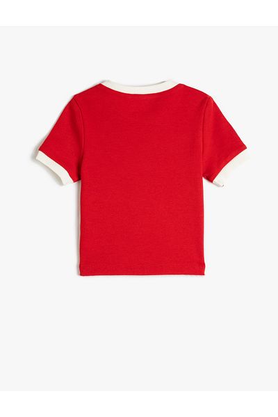 Koton Geripptes Crop-T-Shirt mit Rundhalsausschnitt – Kurze Ärmel und Stickdetail