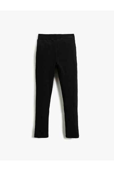 Koton Basic-Leggings aus gerippter Baumwolle mit elastischem Bund und Etikett im Detail