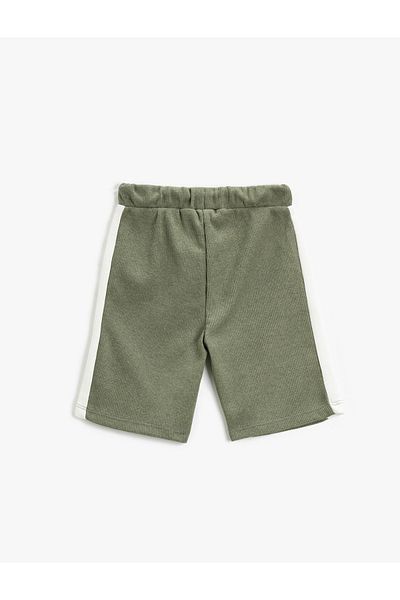 Koton Shorts mit Bindegürtel in Kontrastfarbe und Struktur
