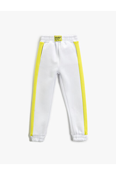 Koton Παντελόνι Jogger με χρωματική αντίθεση - με τσέπες, λεπτομέρεια ετικέτα...