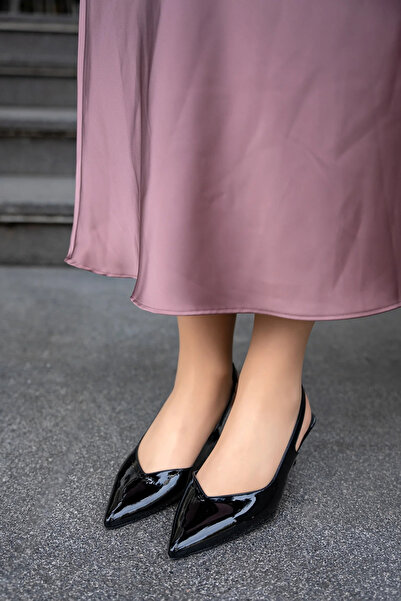 LAMİNTA Sword Siyah Rugan Lastikli Kemer Bağlı Klasik Topuklu Ayakkabı