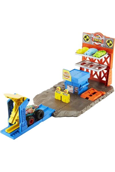 HOT WHEELS Monster Trucks Patlama İstasyonu Oyun Seti ve 1 adet 1:64 ölçekli HW Demo Derby ile 3 ade