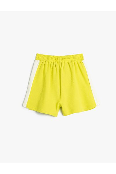 Koton Shorts aus Baumwolle mit Schnürung in der Taille und Farbkontrast