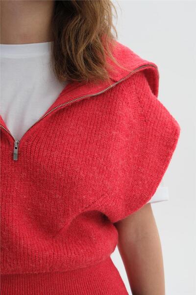 SHERIN Kırmızı Yaka Detaylı Triko Süveter