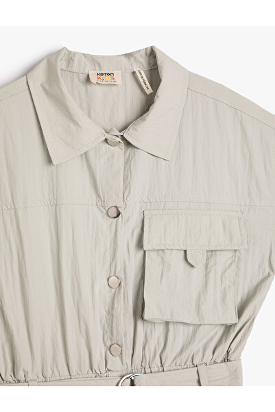 Koton Overall mit kurzen Ärmeln, Hemdkragen, Taschen mit Gürtel und Druckknöpfen