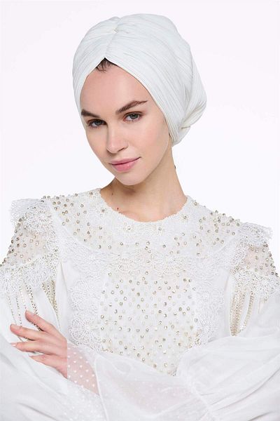 miha Hicran Önal White Cross Tie Bonnet