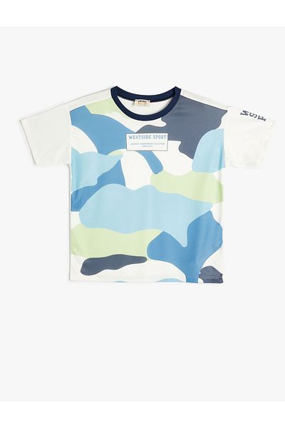 Koton Kurzärmliges T-Shirt mit Rundhalsausschnitt und Camouflage-Print