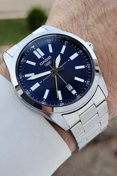 Casio Men's Wristwatch with Dark Blue Cord and Metallic Color