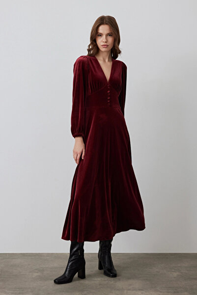 Gusto Burgundy V Neck Velvet Long Dress