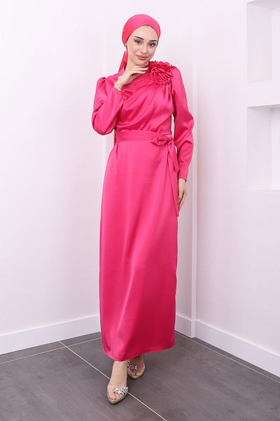 İmajButik Βραδινό Φούξια Σατέν Φόρεμα με Μπρονζέ - Μπροστινή λεπτομέρεια
