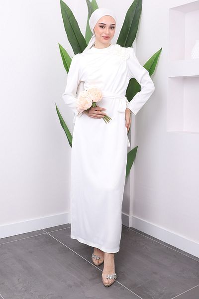 İmajButik Λευκό σατέν βραδινό φόρεμα με βρογχική λεπτομέρεια