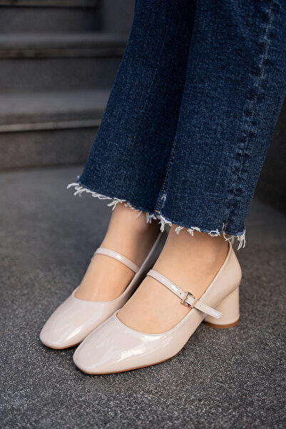 LAMİNTA Pinola Ten Rugan Toka Detaylı Yuvarlak Kalın Topuklu Kadın Kalın Topuklu Ayakkabı