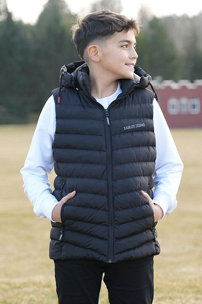 Zaziko Kids Черен пухен елек с качулка за момче, жълт, 2021-z
