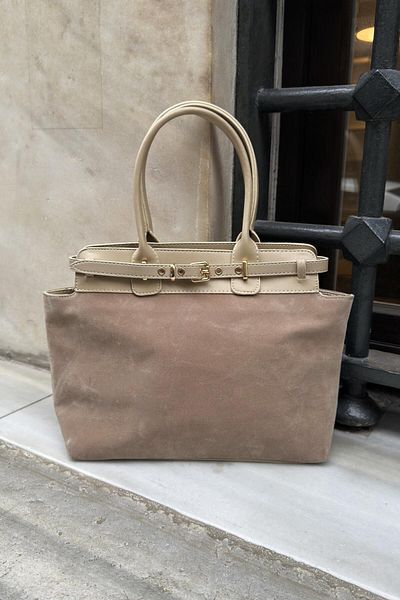 LEONAS Trend Suede γυναικεία τσάντα με αξεσουάρ ζώνης Aspen Mink