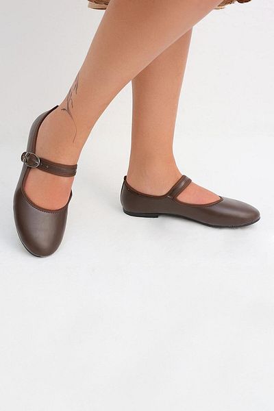 Beyond Women's Brown Mary Jane Leather Casual Ballerina