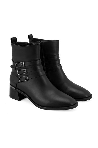 Desa Women's Black Belt Accessory Heeled Leather Boots