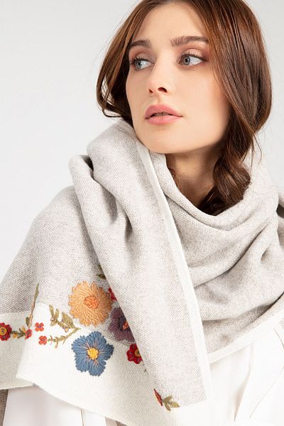 Desen Triko Women's Floral Embroidered Knitwear Shawl Bone