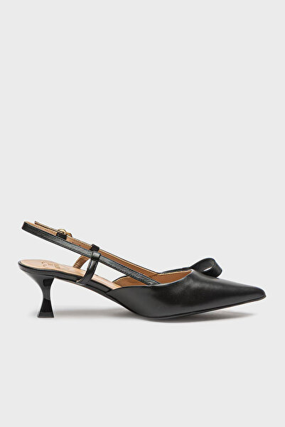 Love Moschino Low Heel Leather Pointed Toe Shoes - Shoes Ja10345G1Lie0000