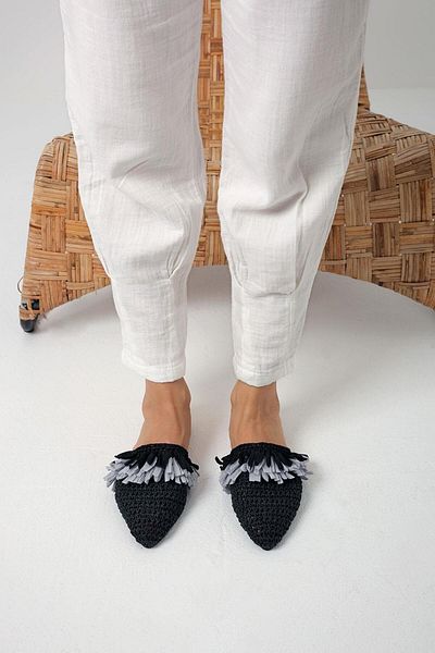 Beyond Women's Black Salome Straw Tassel Slippers Byndslm01