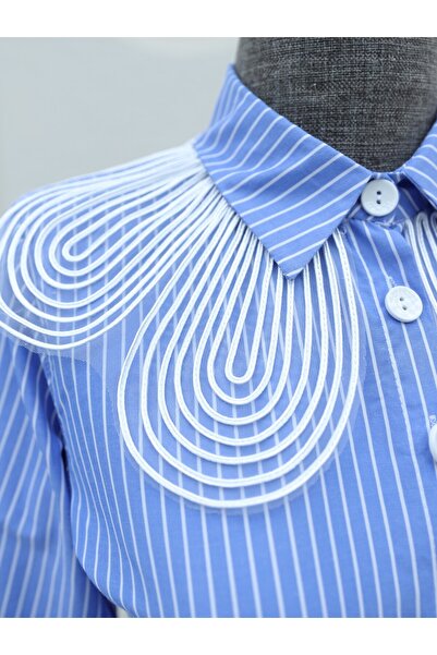 Modamorfo Šaty s organzovým límcem a pruhovaným páskem - modré