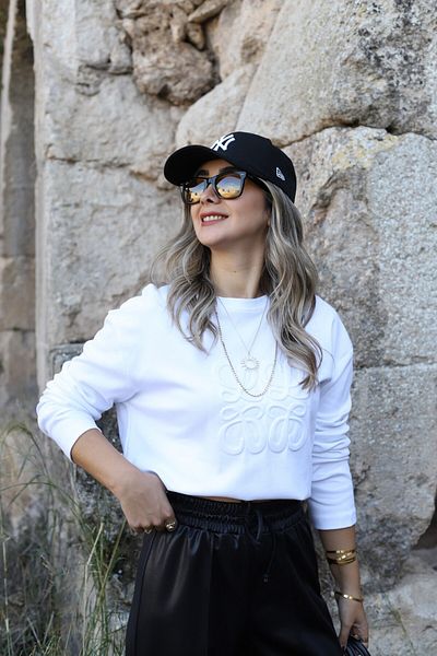 bytugcekaya Bluză albă cu broderie în relief mărime standard