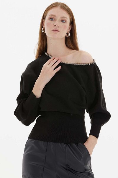 Two Mail Black Collar Pearl Blouse
