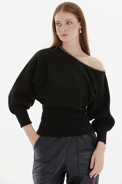 Two Mail Black Collar Pearl Blouse