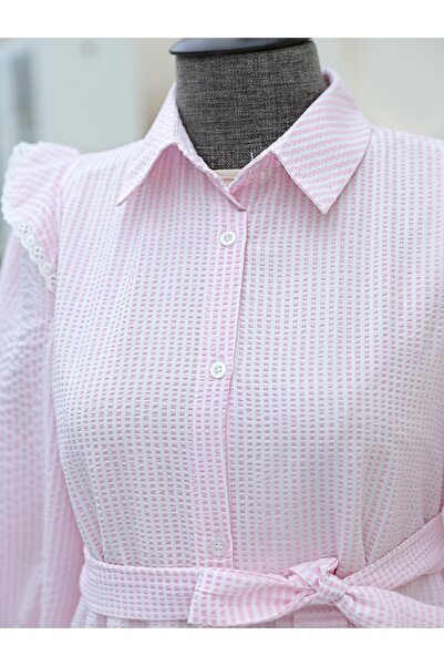 Modamorfo Φόρεμα με κουμπιά μπροστά και λεπτομέρεια από δαντέλα με ζώνη - Πούδρα