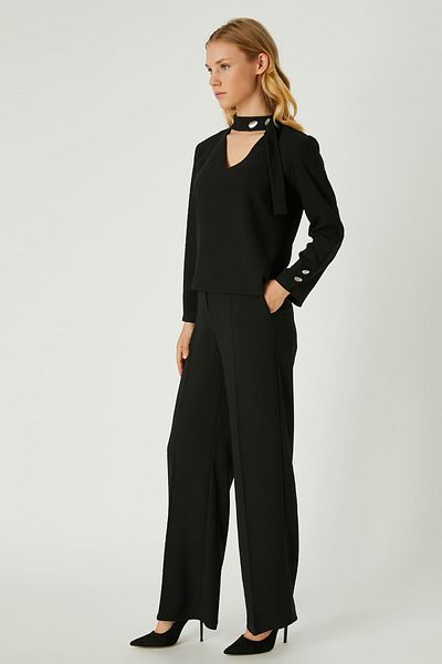 FEVER V-Neck Crepe Blouse