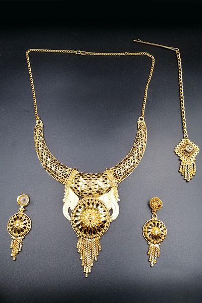 Kaftan Collection Indian Necklace and Forehead Set