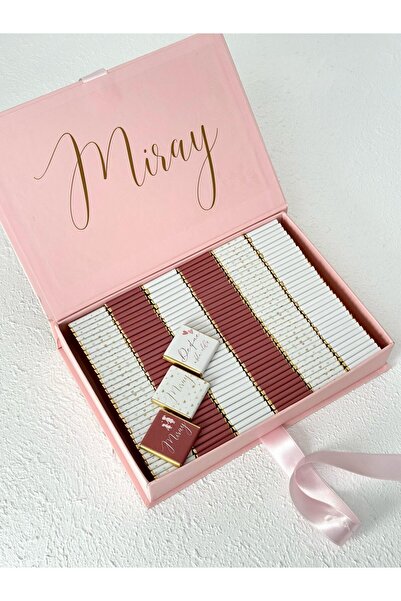 RenkliiiAtölye Kişiye Özel Dikdörtgen Kurdeleli Çikolata Kutusu - Altın Kalpl...